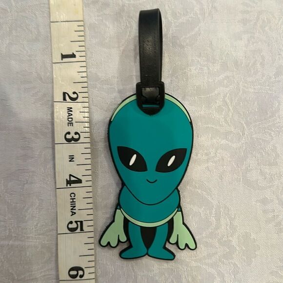 Luggage Tag Silicone Alien Spaceship Intergalactic Traveler ET Extraterrestrial - Picture 4 of 5